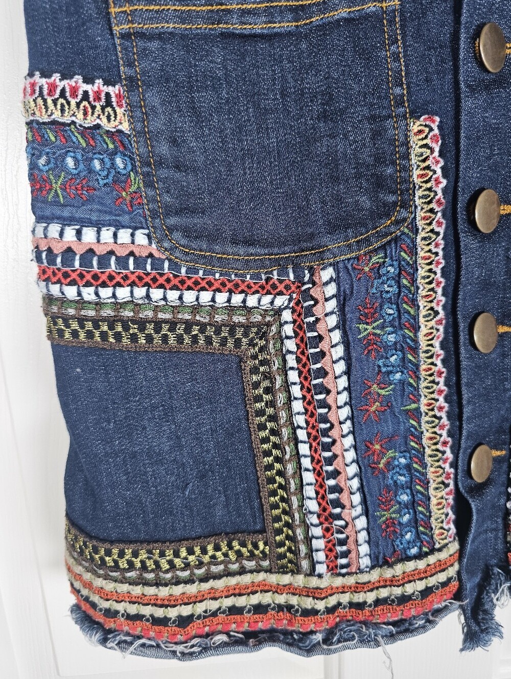 Desigual denim skirt intricate colorful embroidery Size 30 - Picture 2 of 7